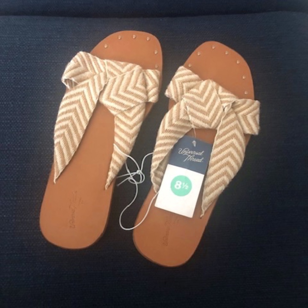 NWT Universal Thread Target Louise Woven Chevron Slip On Sandals Tan Size 8.5